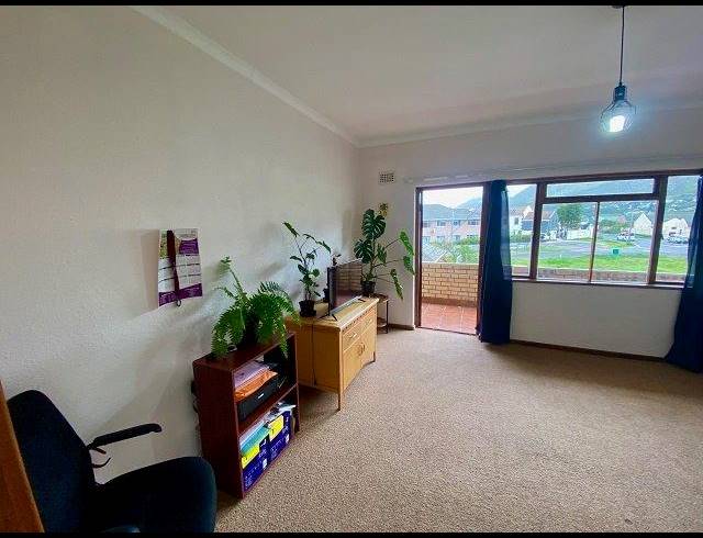 2 BEDROOM APARTMENT FOR SALE IN FISH HOEK